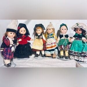 Vintage 1977 Vogue International Doll Collection of 6   So cute 🥰